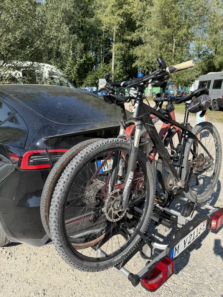 Bike auf dem Fahrradträger vor der Abfahrt zum Chiemsee