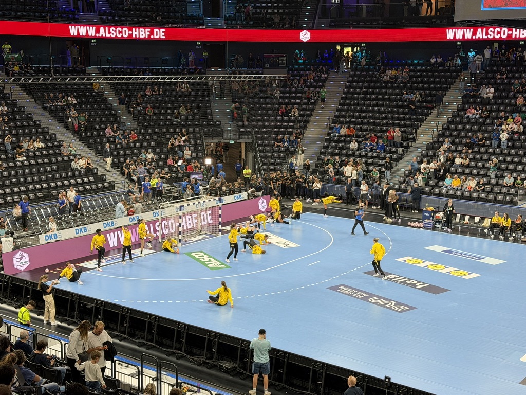 Team beim Aufwärmen vor dem Rexel Super Cup 2026