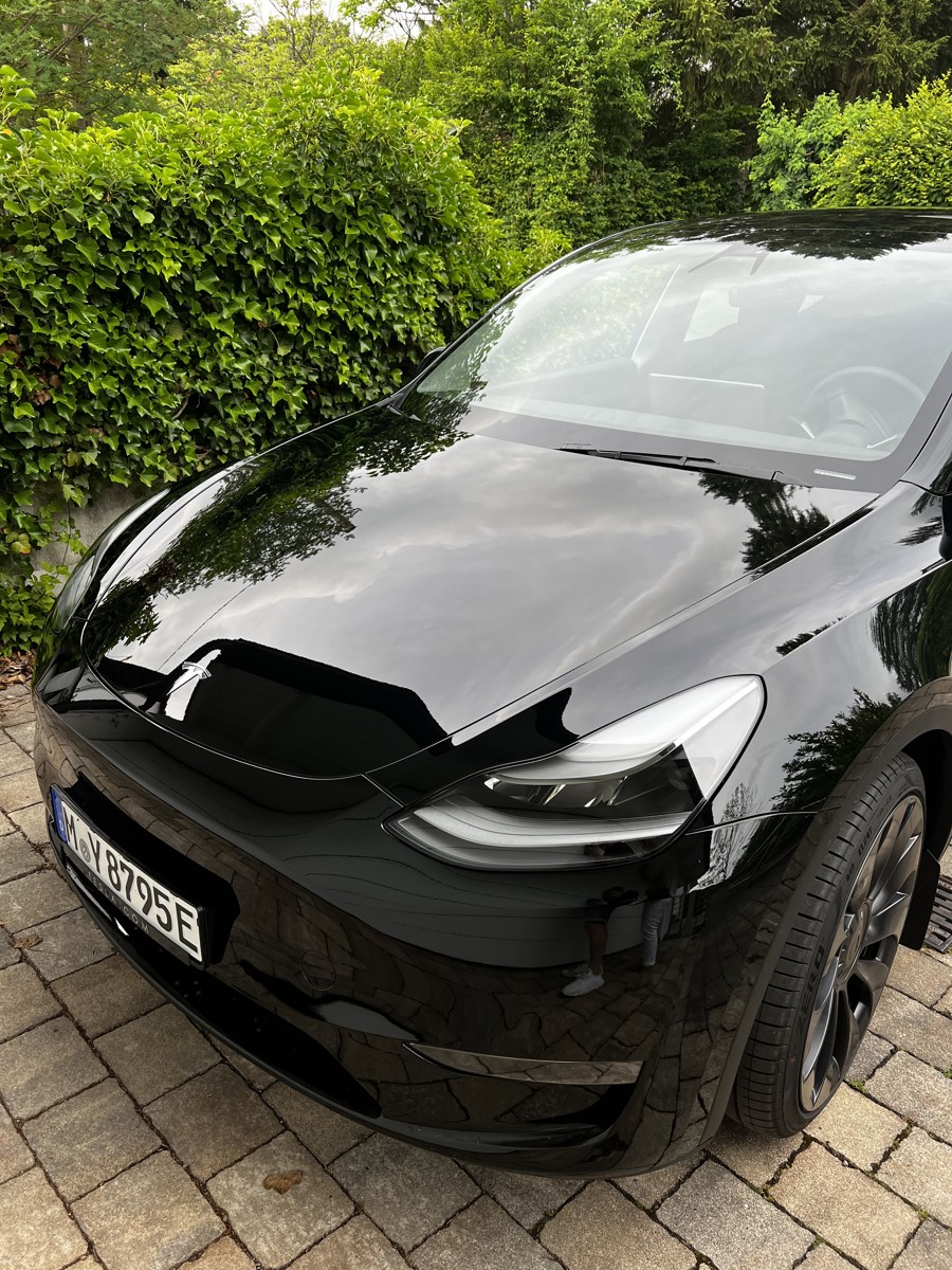 Tesla Model Y Performance Black Beauty